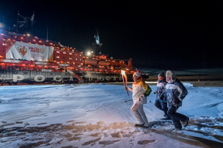 Sochi Olympic flame at North Pole (Rosatom)